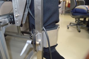 膝伸展力測定治具3